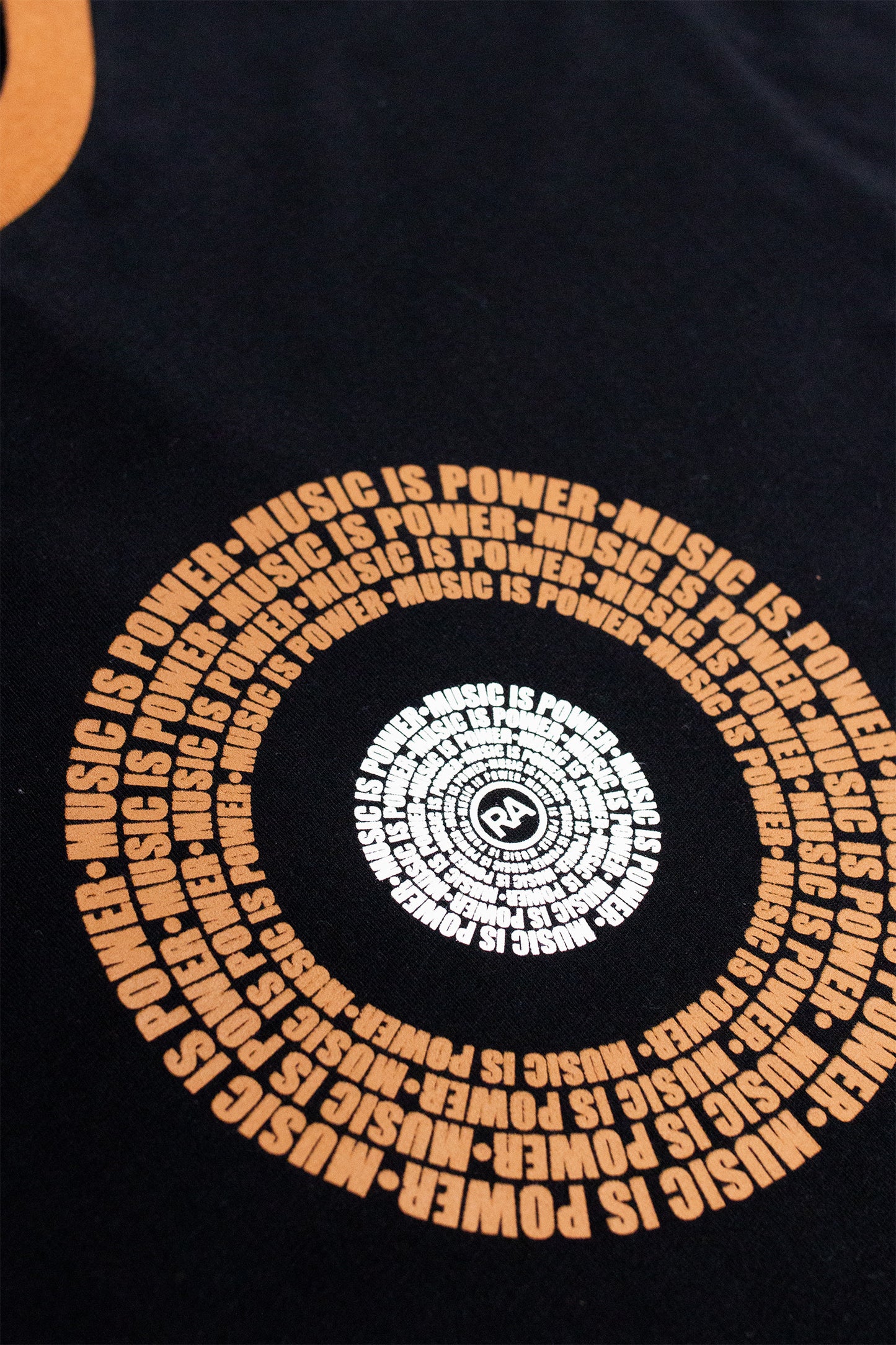 Music Is Power Target Black - T-Shirt