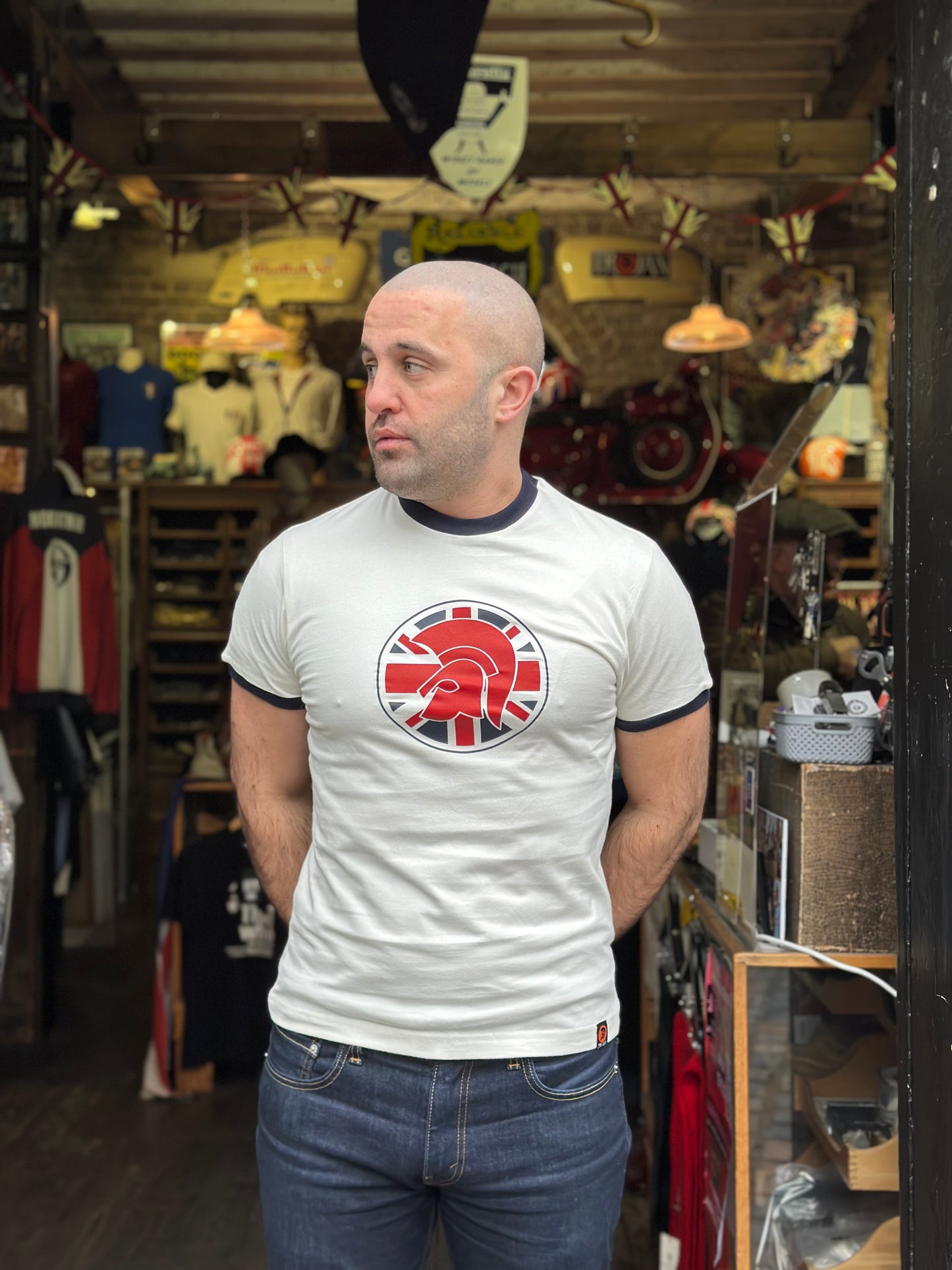 TC/1046 Flag Logo White - T-Shirt
