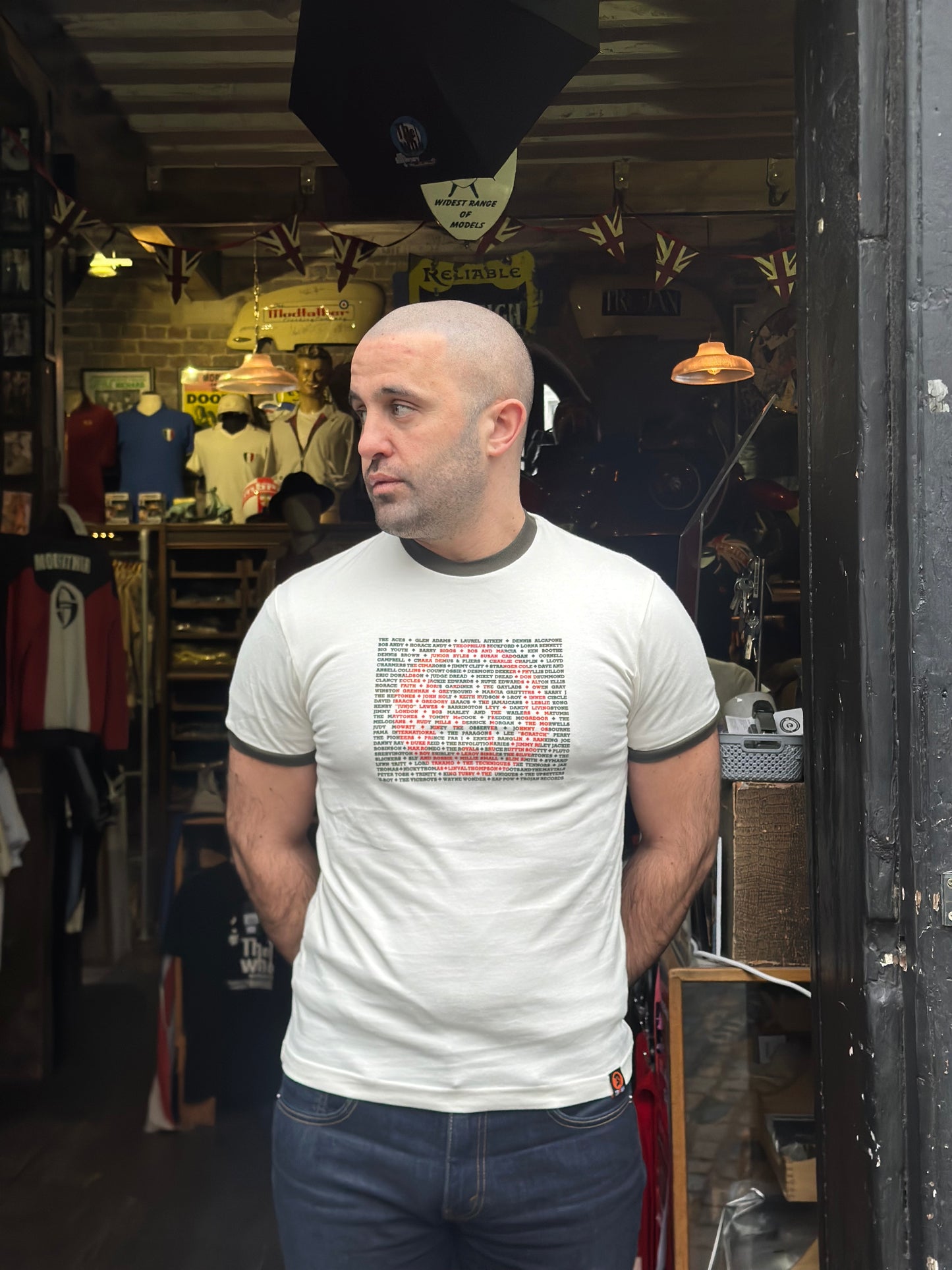 TC1039 Artist Logo Ecru - T-Shirt