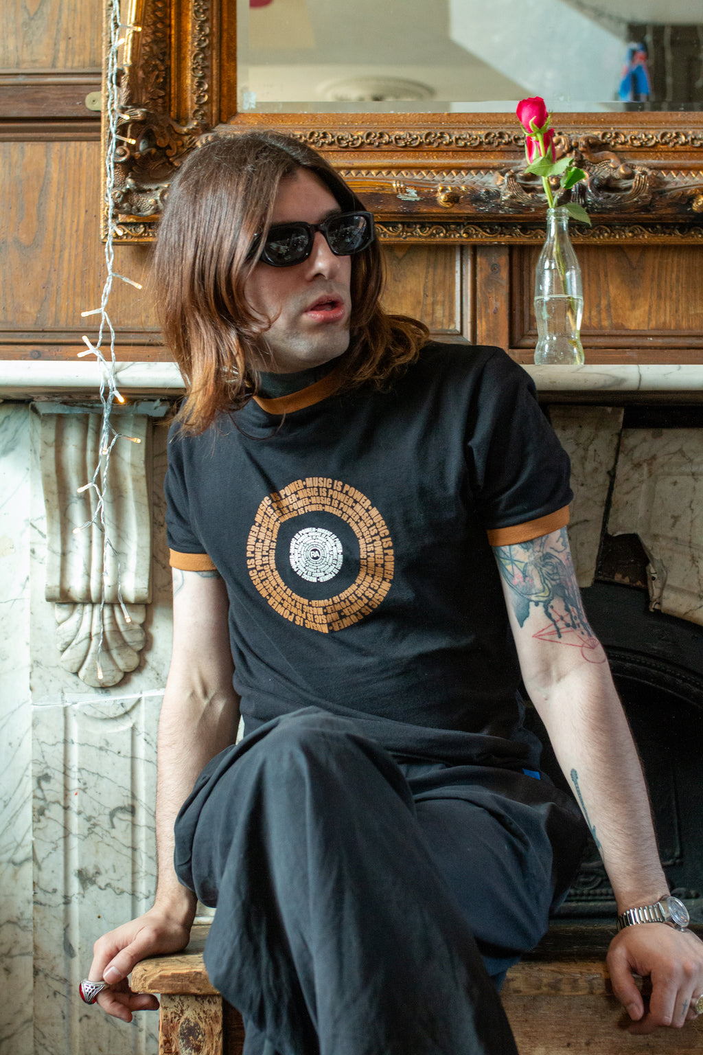 Music Is Power Target Black - T-Shirt
